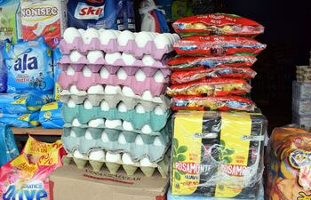 el-huevo-se-ha-sumado-a-los-diversos-productos-argentinos-que-se-venden-en-encarnacion-entran-de-contrabando-y-ya-genera-quejas--212918000000-1594383.jpg