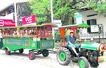 los-turistas-realizan-el-recorrido-en-el-trencito-de-san-ber-y-sus-guias-van-dando-las-explicaciones-del-circuito--204533000000-600686.jpg