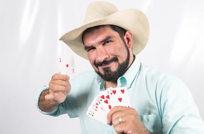 El actor Koki Delvalle encarna a Roberto, en la comedia que se estrena mañana en la Alianza Francesa.