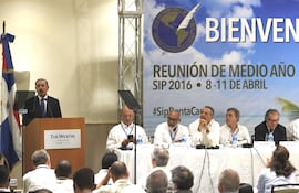 el-presidente-dominicano-danilo-medina-i-habla-en-la-inauguracion-oficial-de-la-asamblea-de-la-sip-luego-lo-hizo-el-secretario-de-la-oea-luis-al-203033000000-1447708.jpg