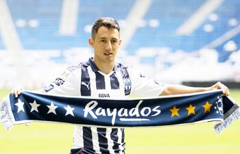 ivan-piris-fue-presentado-oficialmente-ayer-como-jugador-del-monterrey-una-vez-que-se-haya-recibido-su-pase-del-udinese-foto-medio-tiempo--215350000000-1484452.jpg