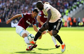 fabian-balbuena-disputa-el-balon-con-romelu-lukaku-en-el-partido-que-gano-west-ham--04727000000-1760780.jpg