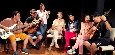 Ariel Román, Hugo Galeano, Lucía Troitiño, Boni Vera, Mirta Noemí Talavera, Rafaela Vera y Roscer Díaz, en un ensayo de actuación en la Fiesta Nacional del Chamamé, en Corrientes, en enero de 2020.