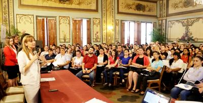 Durante la clausura de la jornada la ministra de Trabajo, Carla Bacigalupo,  recordó  los diversos pasos para  formalización de empresas y  opciones de contratación de los trabajadores.