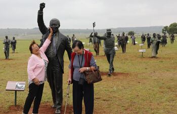 estatua-nelson-mandela-92057000000-1794054.JPG