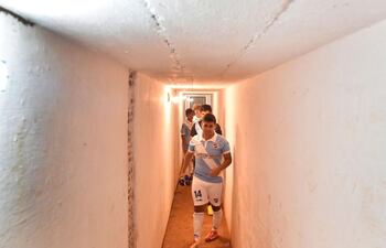 el-tunel-que-usaron-nada-menos-que-los-integrantes-de-la-seleccion-nacional-absoluta-y-los-de-su-sparring-internacional-hace-35-anos-sigue-siendo-or-212839000000-1416425.jpg