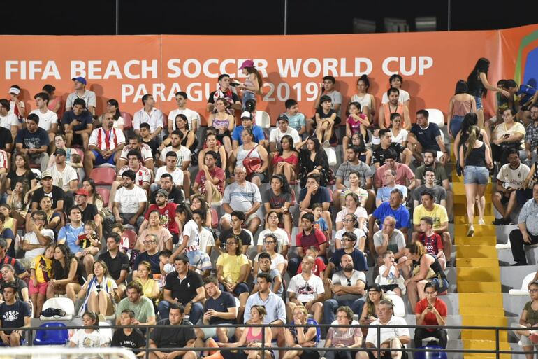 La hinchada dijo presente en los tres partidos de la Albirroja.