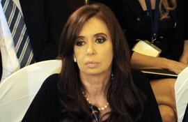 el-gobierno-de-la-presidenta-argentina-cristina-de-kirchner-uso-su-exigua-mayoria-en-el-parlamento-para-aprobar-una-ley-que-partidiza-totalmente-la-200210000000-558921.jpg