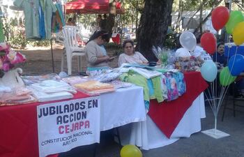 feria-de-productos-ofrecidos-por-jubilados-en-calle-palma-103828000000-1611132.jpeg