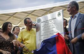 el-ministro-de-deportes-de-brasil-aldo-rebelo-d-durante-la-inauguracion-del-estadio-arena-da-amaznia-una-de-las-sedes-del-mundial-2014-175000000000-1058601.JPG