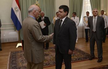 el-presidente-de-la-republica-horacio-cartes-conversa-con-el-ministro-de-relaciones-exteriores-eladio-loizaga-ayer-en-palacio-de-gobierno--210343000000-642141.jpg