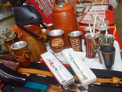 Guampa y bombilla, insumos indispensables para el tereré.