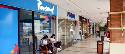En D Shopping Coronel Oviedo  están presentes  importantes  empresas  que ofrecen bienes y servicios en nuestro país.