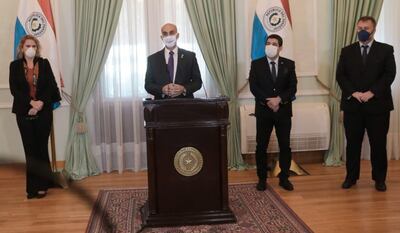 De izq. a der.: la ministra del MIC, Liz Cramer; el ministro de Salud, Julio Mazzoleni; el vicepresidente Hugo Velázquez y el ministro de Hacienda, Benigno López.