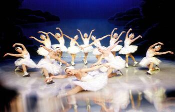 con-patines-en-vez-de-puntas-el-ballet-estatal-de-san-petersburgo-bailara-el-lago-de-los-cisnes--195525000000-1827822.jpg