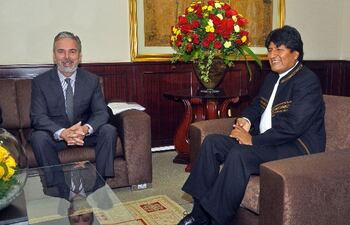 el-presidente-boliviano-evo-morales-d-en-la-reunion-con-el-canciller-brasileno-antonio-patriota-efe-212837000000-523828.jpg