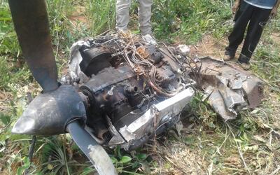 El motor de la avioneta siniestrada fue encontrado por los agentes policiales que se trasladaron hasta la colonia indígena Ybypyté. Se sospecha que los narcos le prendieron fuego antes de huir.