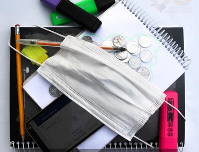 Cuadernos con tapabocas utilizan los estudiantes universitarios como parte de su protesta virtual.