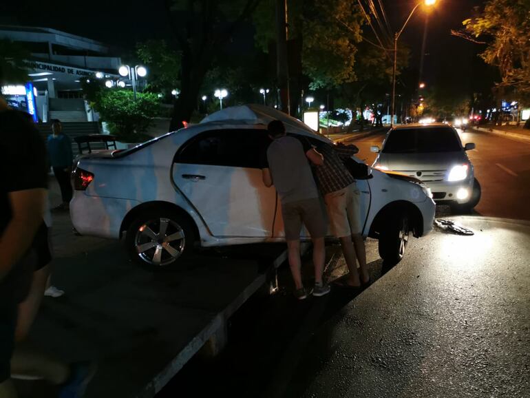 El choque ocurrió frente a la Municipalidad de Asunción.