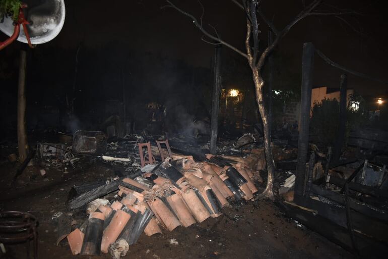 Así quedó la zona en donde se registró el incendio hoy, en Villa Elisa.