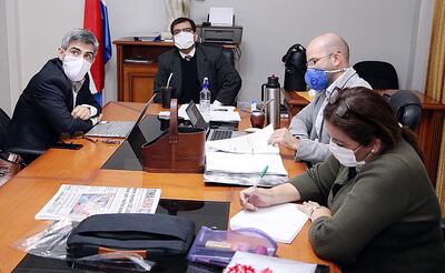 César Verdún, Carlos Cabrera, Silvio Estigarribia y Cecilia Martínez, integrantes de la comisión de prosecución de obra.