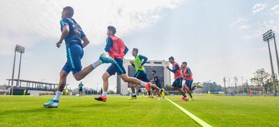 El plantel de Cerro Porteño retornó en la mañana de ayer a los entrenamientos, y lo hizo a puertas cerradas en la cancha ubicada en el predio de la Conmebol.