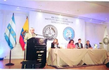 el-doctor-santiago-adan-brizuela-disertando-en-el-xx-congreso-de-derecho-maritimo--221254000000-1659470.jpg