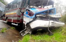el-omnibus-de-la-empresa-villa-serrana-srl-resulto-con-severos-danos-al-chocar-contra-camion--234530000000-1751579.jpg