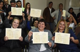 felices-algunas-de-las-mujeres-trabajadoras-distinguidas-ayer-por-el-ministerio-de-trabajo-son-muy-responsables-al-volante--201444000000-1459748.jpg