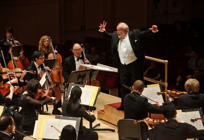Krzysztof Penderecki, en 2010, dirigiendo a la Orquesta Filarmónica de Yale, en el afamado Carnegie Hall.