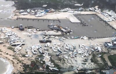 La marejada ciclónica dejó daños incalculables en las  Bahamas. En la zona del puerto, embarcaciones terminaron arrastradas  tierra adentro.