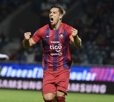 Diego Churín le marcó tres goles a Sol de América en La Nueva Olla.