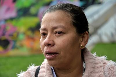 La colombiana Yovana Sáenz, víctima de las amenazas del grupo armado Aguilas Negras, habla durante una entrevista con AFP en Bogotá el 5 de agosto de 2019.