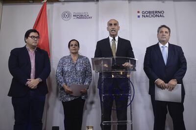 Julio Mazzoleni junto a otras autoridades del Estado en una conferencia de prensa, ayer.