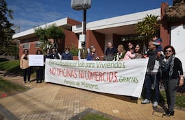 los-vecinos-se-manifestaron-ayer-frente-a-una-residencia-en-donde-se-habilitaria-un-spa-masculino-de-forma-irregular--200115000000-1598521.jpg
