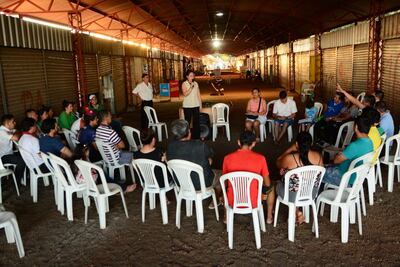 Un técnica en Hotelería y Turismo es la en cargada de dictar el curso.