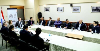 El ministro de Hacienda, Benigno López (cabecera), se reunió  con empresarios para ver la forma de desarrollar el sector viviendas.