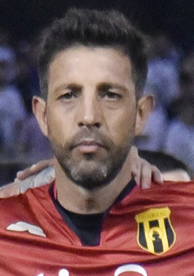 Jorge Bava, arquero aborigen con una lesión muscular.