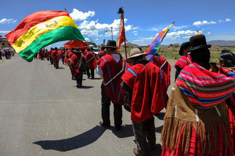 Desfile de los Ponchos Rojos.