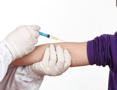 La vacuna contra el dengue puede ser aplicada solo a personas que tengan entre 9 y 45 años de edad y ya hayan tenido la enfermedad.