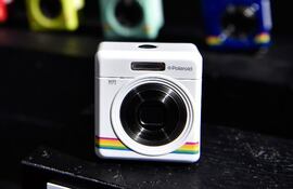 al-igual-que-casi-todas-las-demas-companias-de-tecnologia-polaroid-una-de-las-marcas-mas-reconocidas-en-el-mundo-llevo-a-ces-sus-ultimas-innovacion-203146000000-1420068.jpg