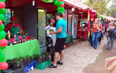 Mucha gente visita la Expo Frutilla, en especial los fines de semana. La muestra se cierra el 22 de setiembre.