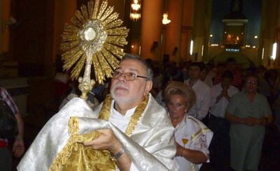 El padre Ángel Arévalo, de la iglesia Virgen del Carmen, explicó que  la procesión se podrá seguir desde las casas.