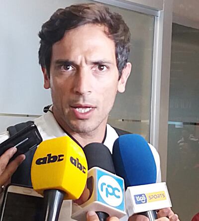 Roque Santa Cruz, a la llegada de Olimpia al país.