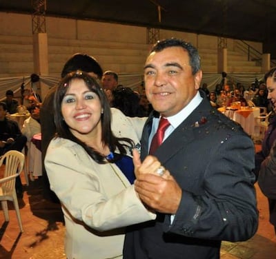 La médica María Nelly Chávez con su padre el exgobernador golpista, Oscar Chávez (ANR cartista).