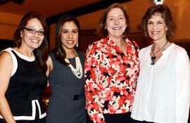andrea-spradlin-lia-farina-kerlin-la-embajadora-de-ee-uu-leslie-a-bassett-y-kim-diaz-de-bedoya--204101000000-1400178.jpg