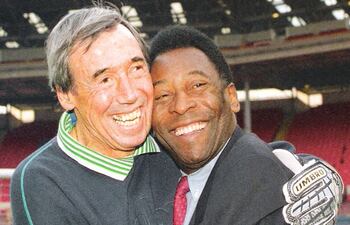 gordon-banks-y-pele-cuando-se-reencontraron-anos-despues-dos-leyendas-del-futbol-mundial--232428000000-1803591.jpg