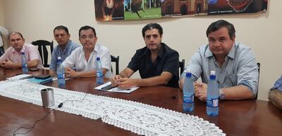 El director del Hospital Regional, Dr. Rolando Cardozo (2º a la derecha), señaló que el nosocomio no está equipado.