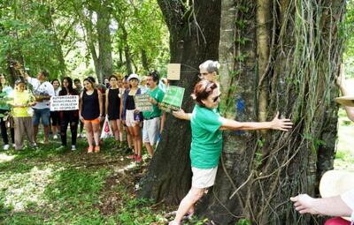Vecinos, familias y ambientalistas se oponen a la afectación de los árboles del Jardín Botánico.