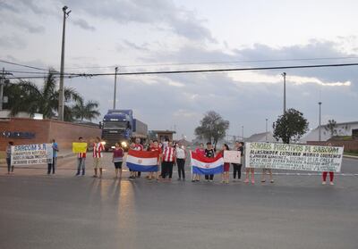 Vecinos de la calle 30 de Julio cerraron días atrás  la entrada de la planta de   
Sarcom para exigir la intervención del Mades.